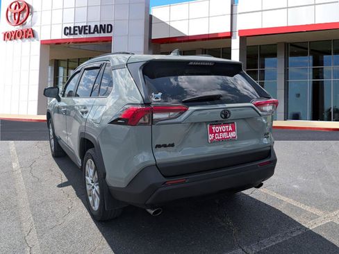Used 2022 Toyota RAV4 XLE Premium image 5
