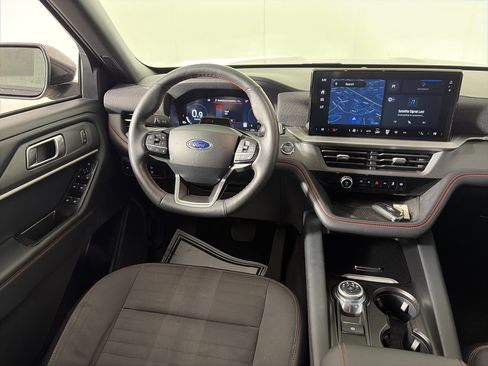 Used 2025 Ford Explorer ST-Line w/ ST-Line Street Pack image 38