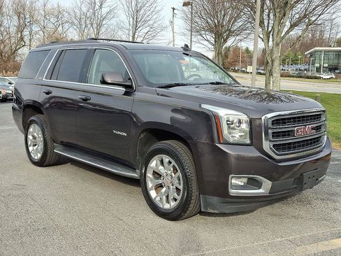 Used 2017 GMC Yukon SLT image 1