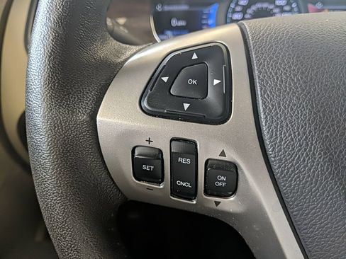 Used 2017 Ford Taurus Limited image 18