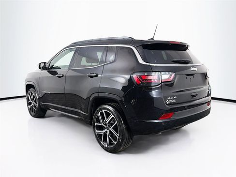 Used 2025 Jeep Compass Limited w/ Elite Group AWD/4WD image 5