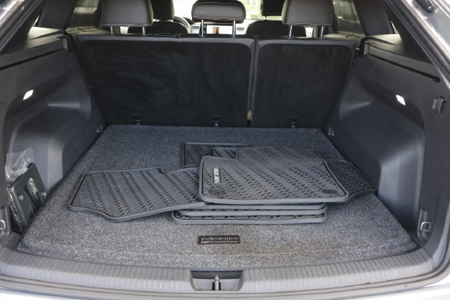 Certified 2024 Volkswagen Atlas Cross Sport SE FWD image 18