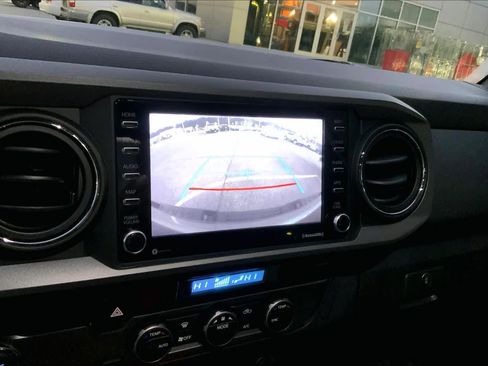 Used 2021 Toyota Tacoma TRD Off-Road w/ Technology Package image 28