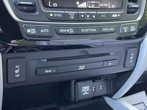 Used 2018 Honda Pilot Touring image 33