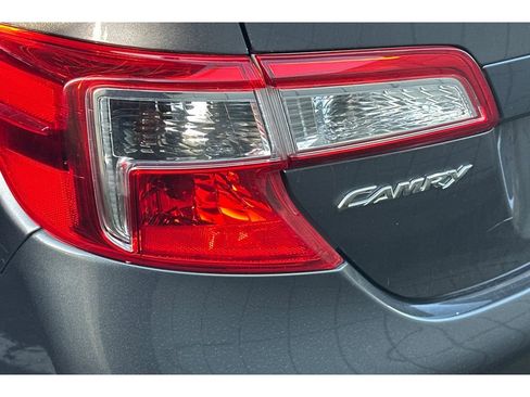 Used 2014 Toyota Camry SE image 6