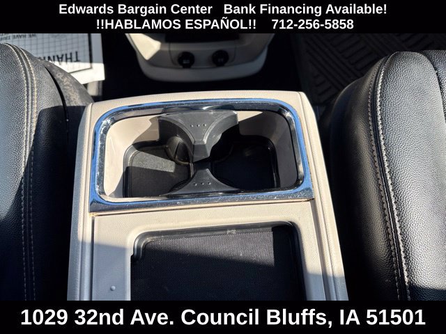Used 2016 Chrysler Town & Country Touring FWD image 17
