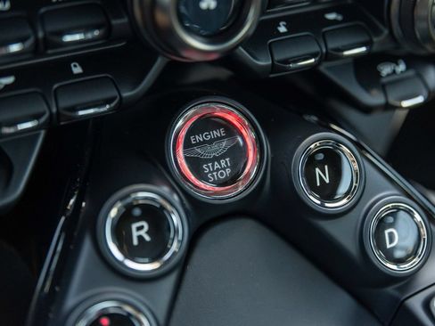 Used 2023 Aston Martin V8 Vantage Coupe RWD image 42