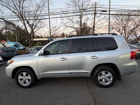 Used 2013 Toyota Land Cruiser image 3