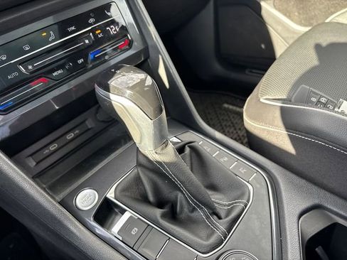 Used 2022 Volkswagen Tiguan SEL R-Line image 21
