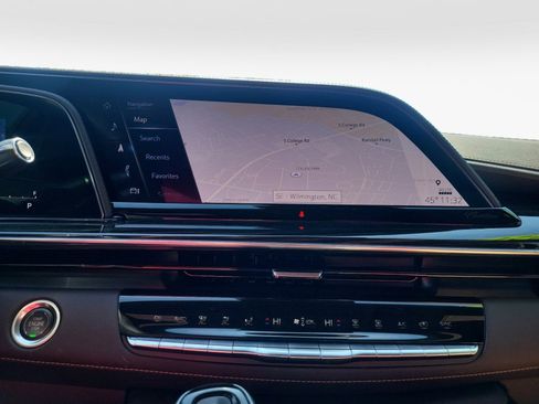 Used 2021 Cadillac Escalade Premium Luxury image 21