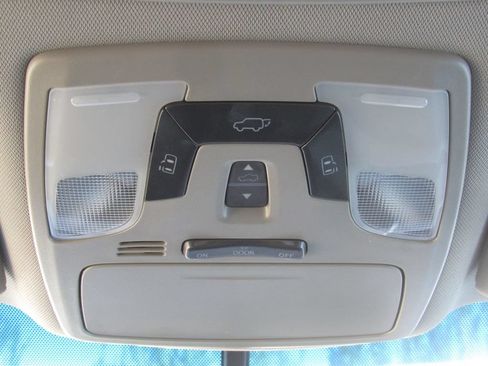 Used 2016 Toyota Sienna XLE w/ XLE Navigation Package FWD image 29