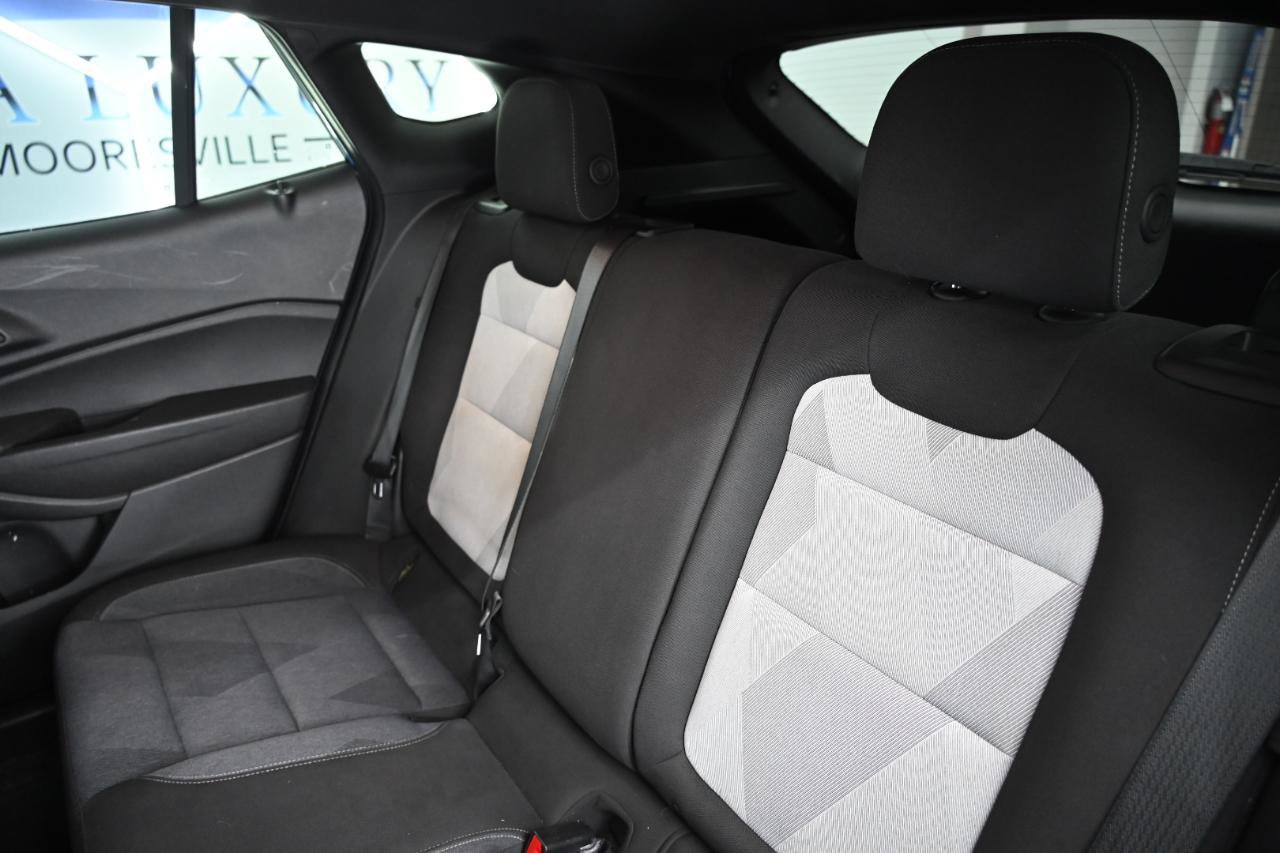 Used 2024 Chevrolet Trax RS w/ Sunroof Package FWD image 31