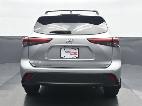Used 2022 Toyota Highlander L AWD/4WD image 5