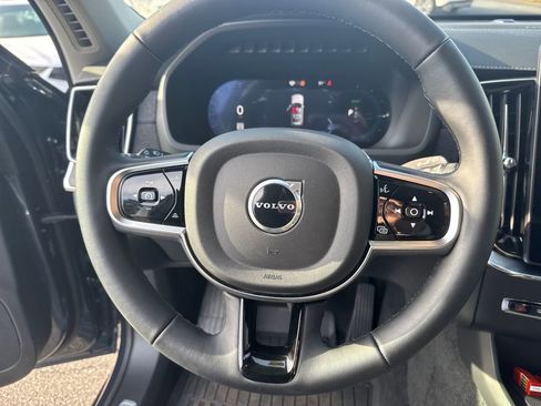 Certified 2025 Volvo XC90 T8 Ultra w/ Protection Package Premier image 18