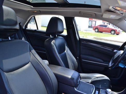 Used 2018 Chrysler 300 Touring L AWD/4WD image 33