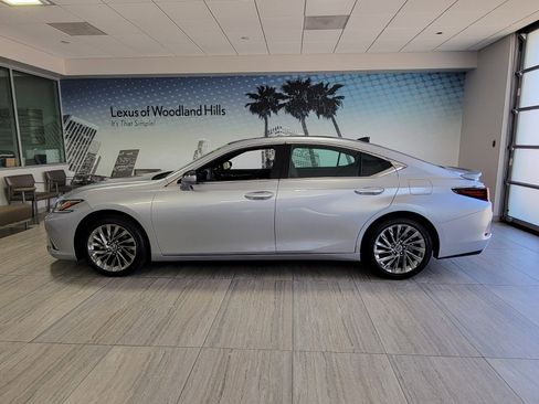 Certified 2025 Lexus ES 350 w/ Accessory Package (Z2) FWD image 2