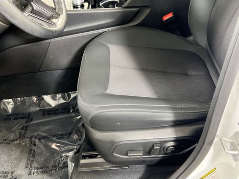 Used 2023 Jeep Grand Cherokee Laredo image 18