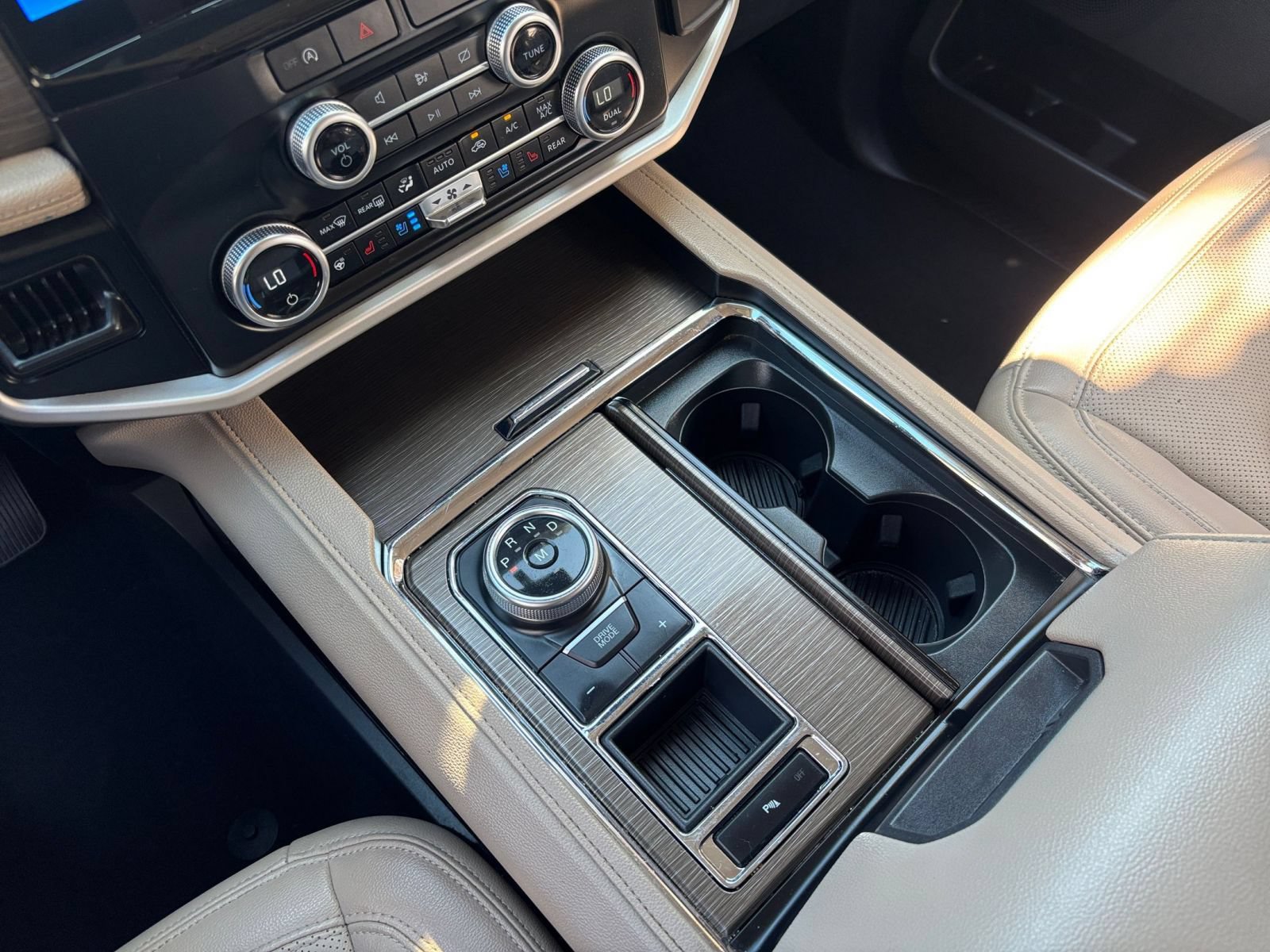 Used 2024 Ford Expedition Limited RWD image 45