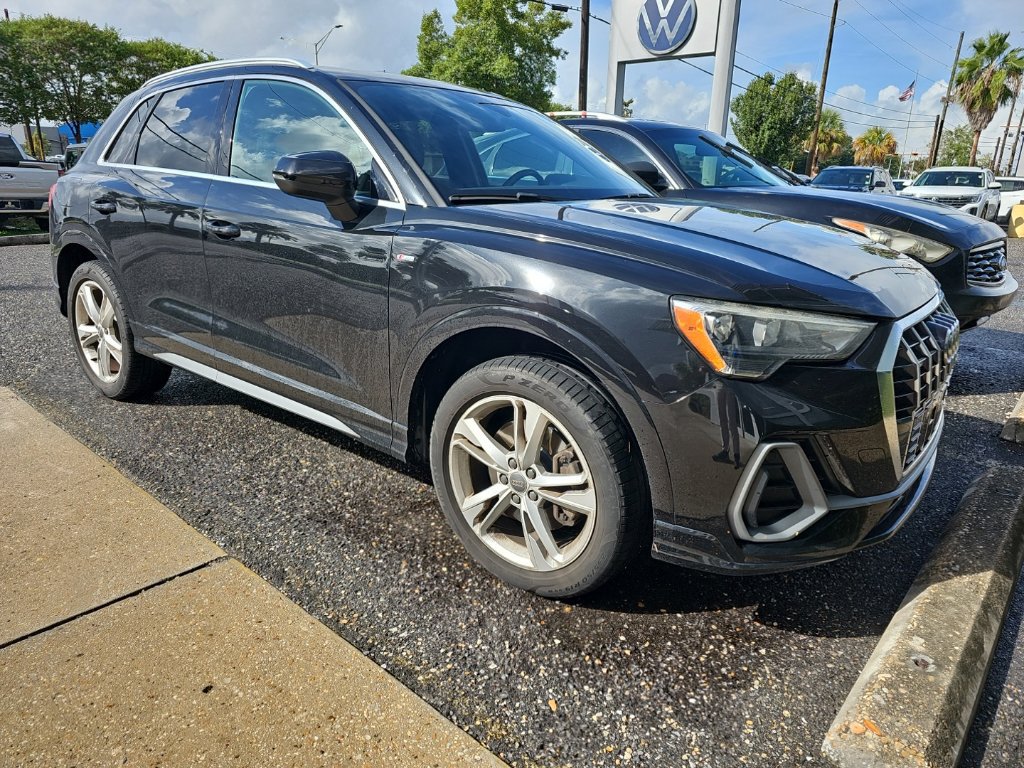 Used 2020 Audi Q3 2.0T Premium w/ Convenience Package AWD/4WD image 3