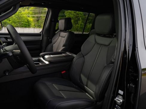 New 2026 Jeep Grand Wagoneer L Limited w/ Premium Group II AWD/4WD image 15