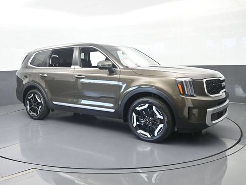 Used 2025 Kia Telluride EX w/ EX Captain's Chair Package FWD image 8