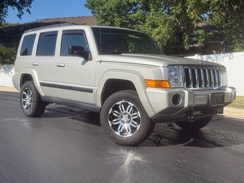 Used 2008 Jeep Commander Sport AWD/4WD image 2