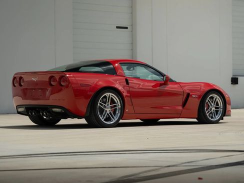 Used 2009 Chevrolet Corvette Z06 w/ Preferred Equipment Group RWD image 8
