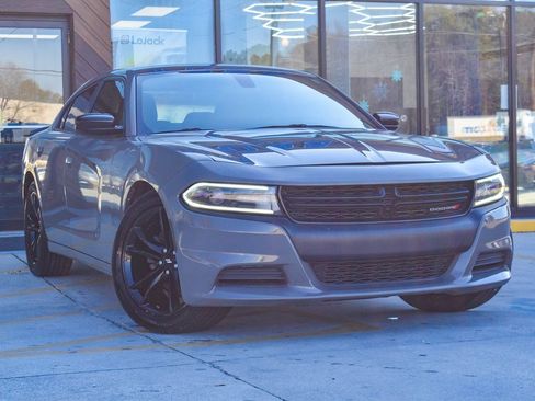 Used 2018 Dodge Charger SXT w/ Blacktop Package image 25