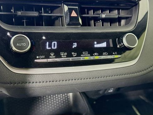 Certified 2025 Toyota Corolla SE w/ Convenience Package FWD image 17