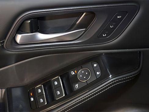 Used 2024 Nissan Rogue SL w/ SL Premium Package image 10