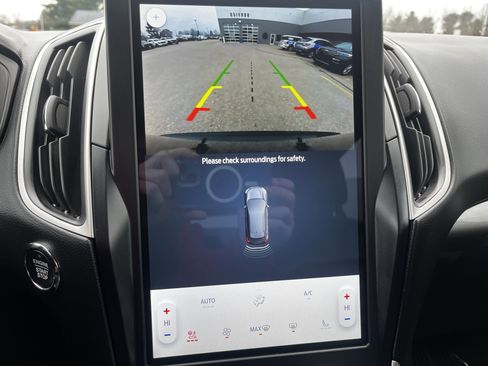 Used 2024 Ford Edge SEL w/ Convenience Package image 16