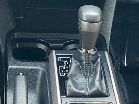 Used 2017 Toyota Tacoma Limited image 14