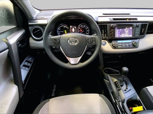 Used 2018 Toyota RAV4 LE AWD/4WD image 7