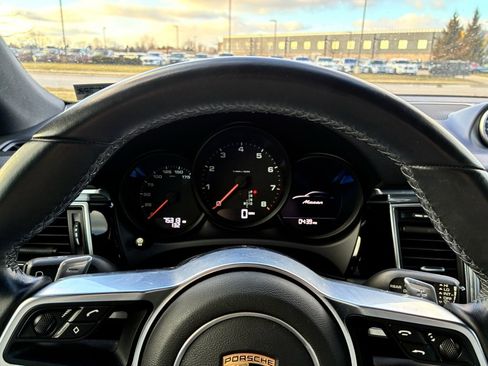 Used 2017 Porsche Macan w/ Driver Memory Package image 51