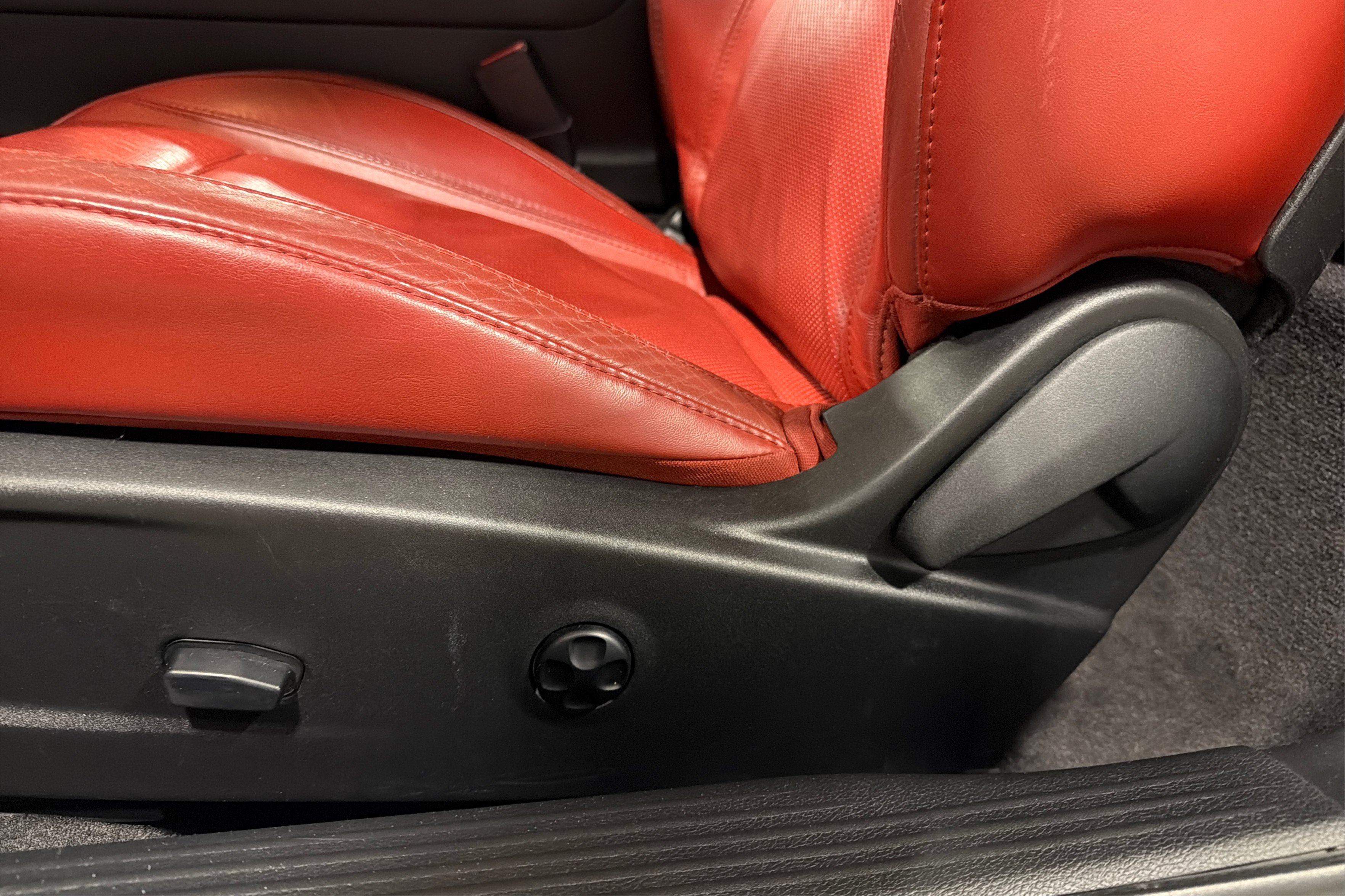 Used 2018 Dodge Challenger SXT Plus RWD image 19