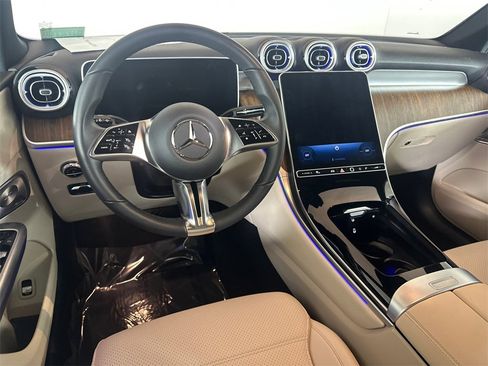 Certified 2025 Mercedes-Benz GLC 300 image 25