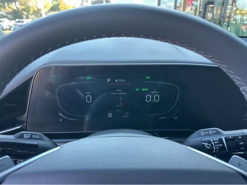 Certified 2025 Kia Niro EX image 10