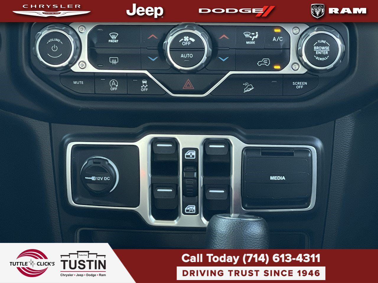 Used 2020 Jeep Wrangler Unlimited Sahara AWD/4WD image 13