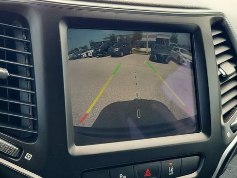 Used 2021 Jeep Cherokee Latitude Lux w/ Sun & Sound Group AWD/4WD image 30