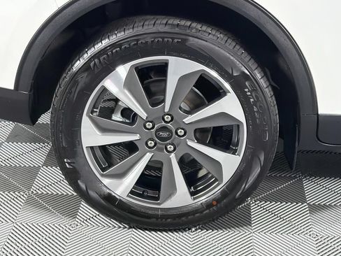 Used 2024 Ford Escape Platinum w/ Premium Technology Package AWD/4WD image 31
