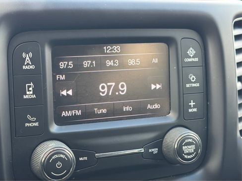 Used 2018 Jeep Compass Latitude AWD/4WD image 16