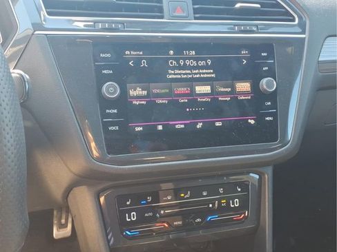 Used 2023 Volkswagen Tiguan SEL R-Line image 9