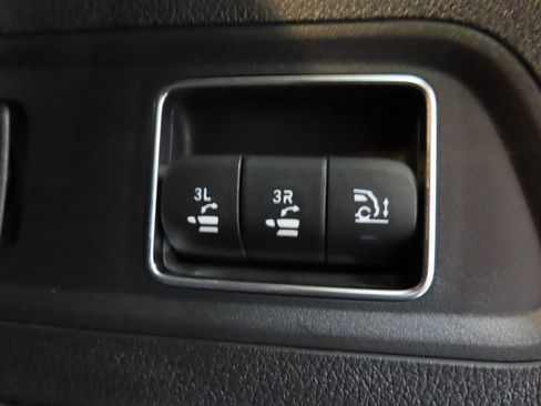 Used 2025 Mercedes-Benz GLS 450 4MATIC image 36