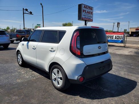 Used 2016 Kia Soul w/ Option Group 020 FWD image 4