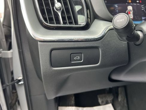 Certified 2023 Volvo XC60 B5 Core w/ Climate Package image 17