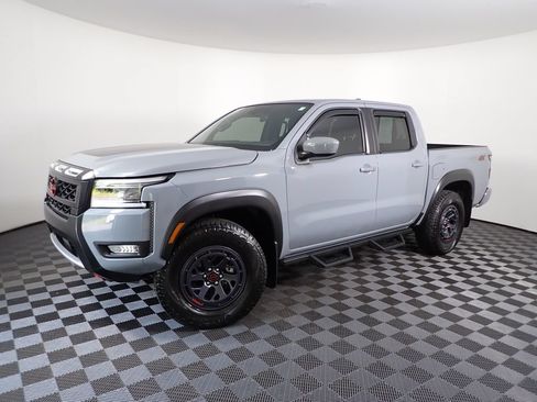 Used 2025 Nissan Frontier PRO-4X AWD/4WD image 9
