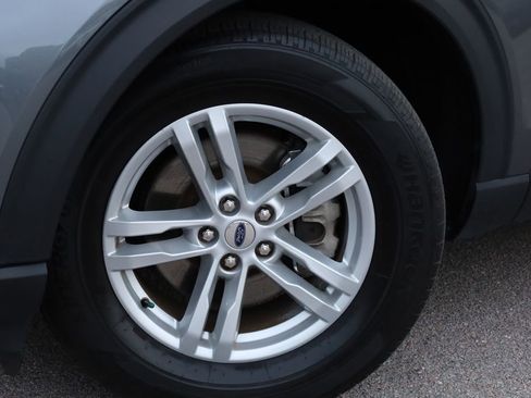 Used 2024 Ford Explorer XLT w/ Equipment Group 202A image 4