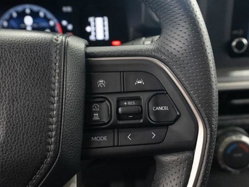 Used 2025 Toyota 4Runner SR5 AWD/4WD image 25