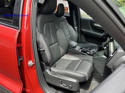 Used 2024 Volvo XC40 B5 Plus w/ Protection Package Premier AWD/4WD image 9
