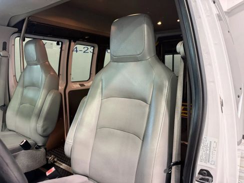 Used 2014 Ford E-250 and Econoline 250 w/ Power Group image 16